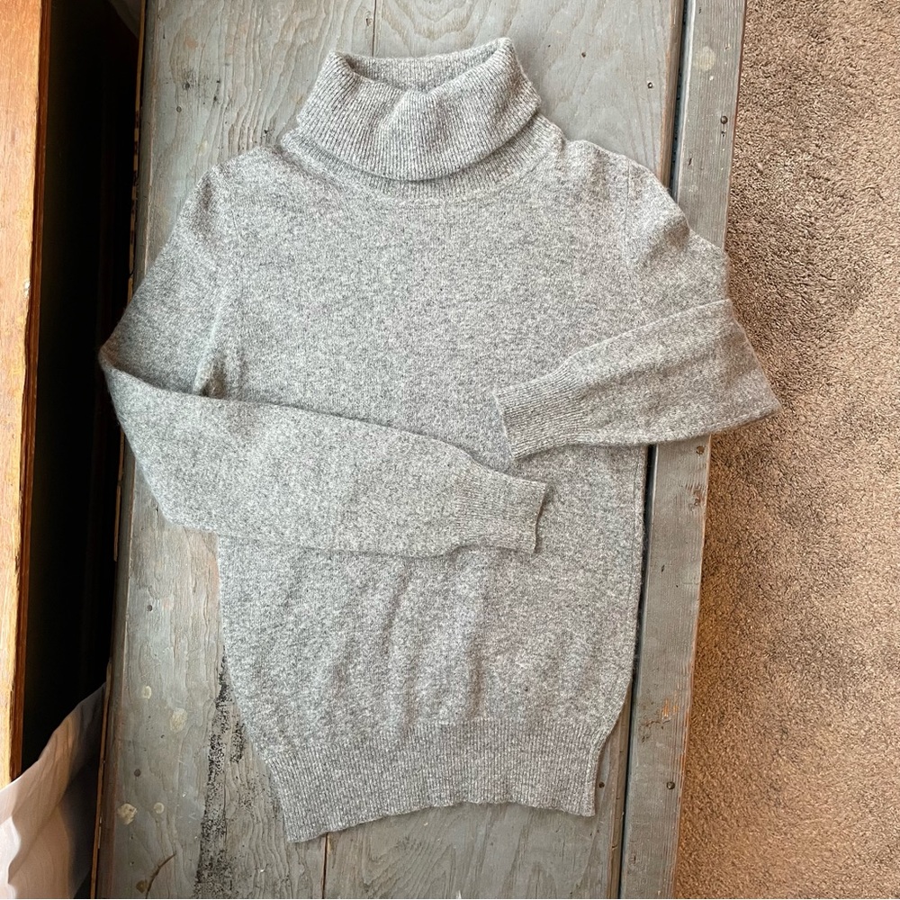 Vintage Lambswool and angora blend turtleneck sweater | size small